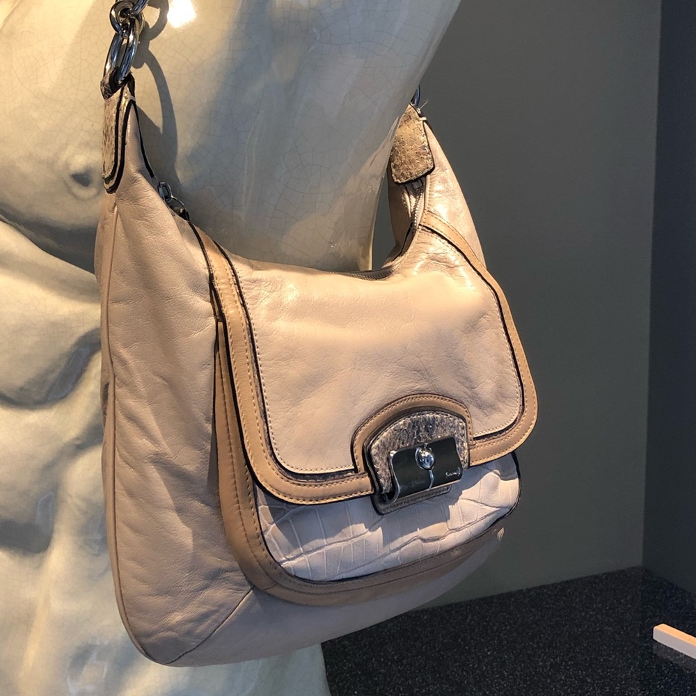 COACH KRISTIN SPECTATOR Hobo Tan No. L1126-19310 EUC